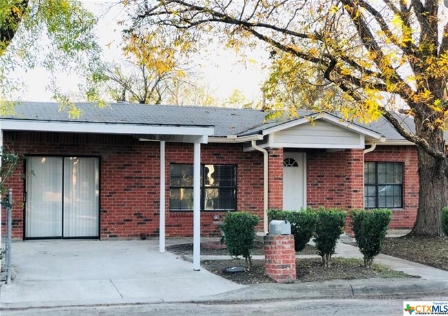 Building Photo - 413 Mesquite St