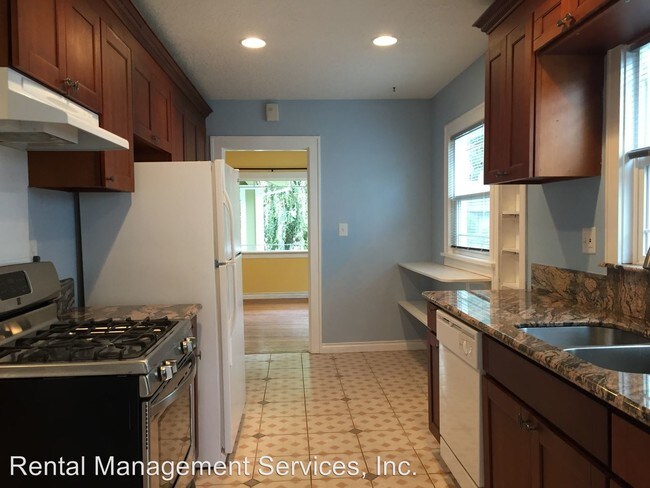 Building Photo - 3 br, 2 bath House - 2220 SE 26th Ave