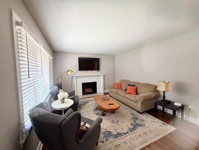 Foto del edificio - Beautifully Updated 3 Bedroom, 2 Bath Home in Clemson
