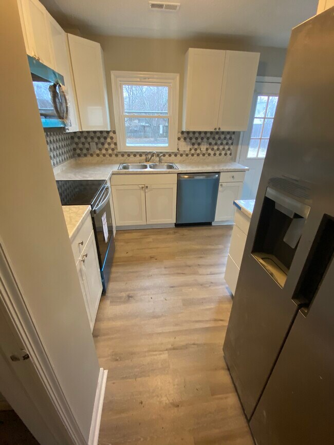 Building Photo - 4715 Eagle Rock Rd