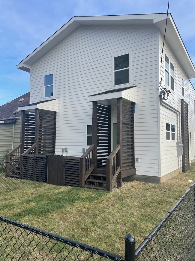 Building Photo - 1124 Garfield St