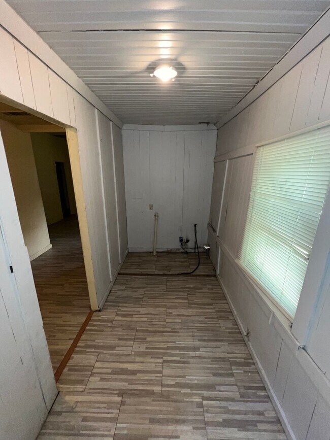 Building Photo - 2549 Quinton St