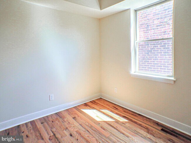 Building Photo - 1242 Point Breeze Ave