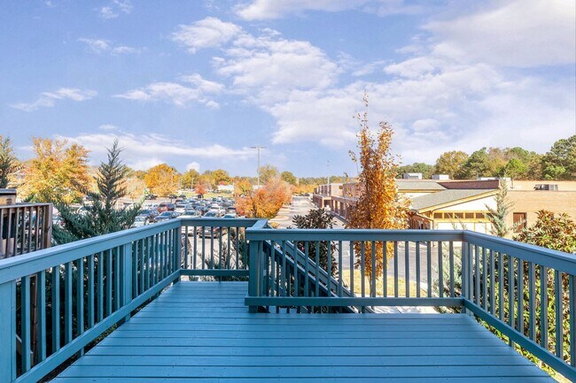 Building Photo - Corner Townhome with Roof Top Deck in Down...
