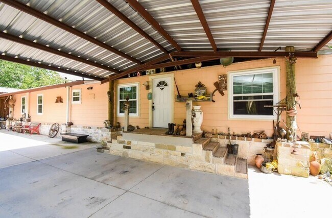 Foto del edificio - 39551 Donigan Rd