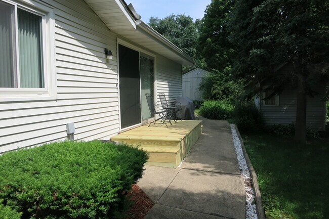 Foto del edificio - 110 Tompkins Dr