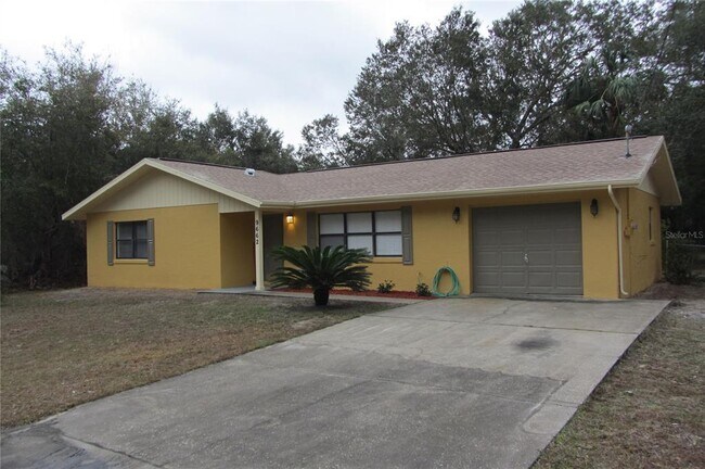 Building Photo - 9662 W Green Ln