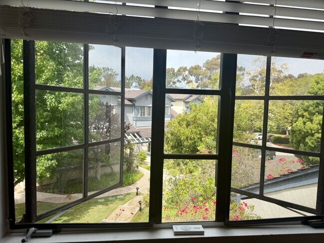 Foto del edificio - Beautiful 3 bedroom (2 bed + den/office) t...