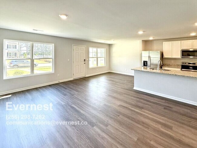 Building Photo - 3-Bedroom, 2.5-Bathroom Home in a Convenie...