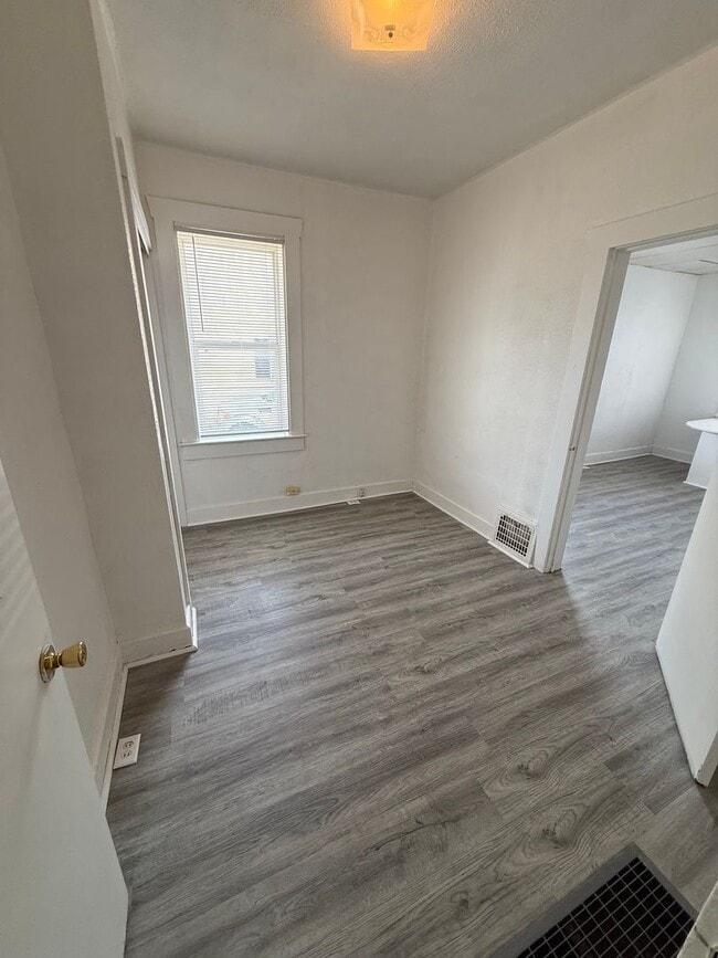 Foto del edificio - 328 W Mason St