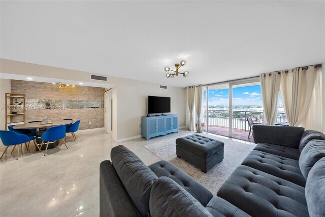 Building Photo - 18081 Biscayne Blvd