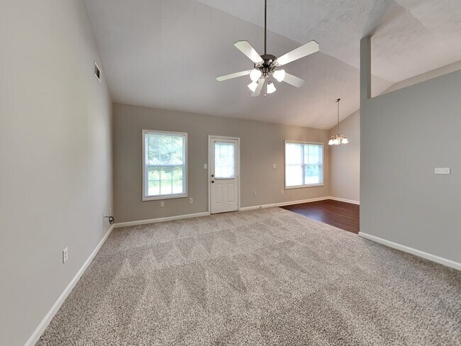 Building Photo - One Month FREE Rent!! Lovely Home located ...