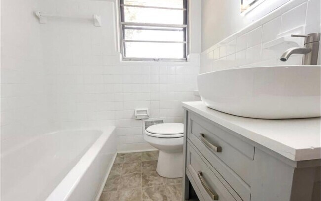 Foto del edificio - 2890 Jerome Rd