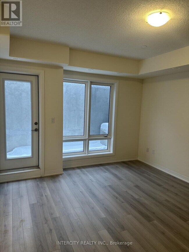 Photo du bâtiment - 245 McLevin Ave