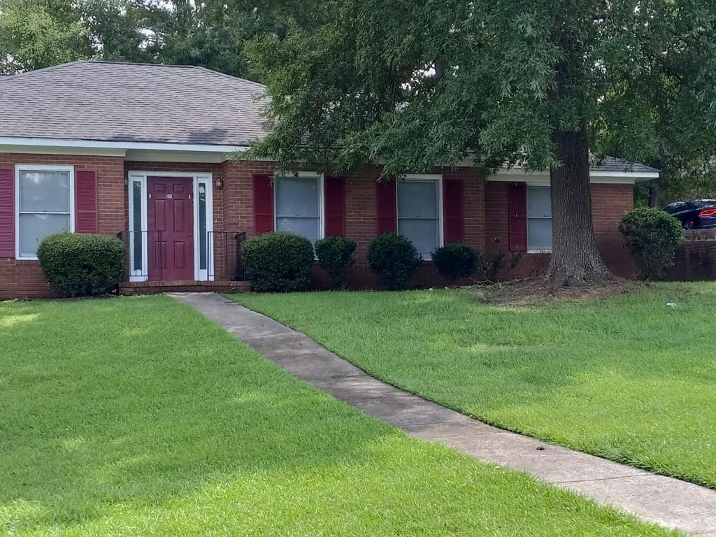 Primary Photo - 1831 N Ridge Dr