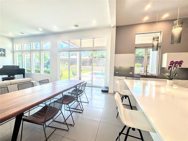 Foto del edificio - 460 Hidden Valley Dr