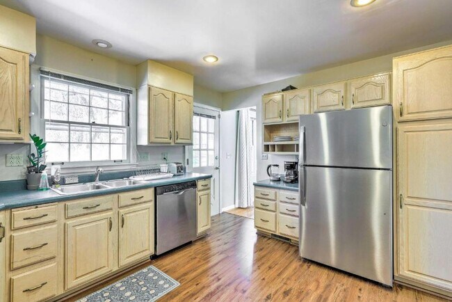 Foto del edificio - 1034 Clifton Hills Ave