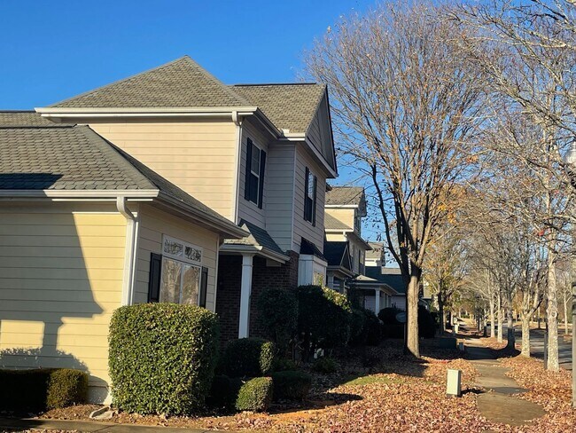 Foto del edificio - Gorgeous Home in The Lakes at Cedar Grove ...