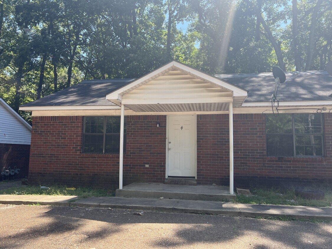 Primary Photo - 270 N Main St