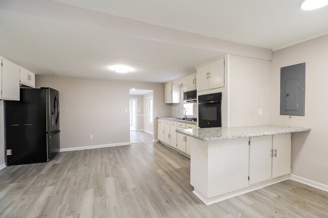 Building Photo - Ready to for Move-In