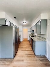 Building Photo - 3907 N Claremont Ave