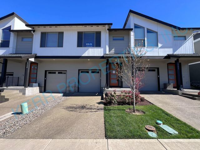 Foto principal - FREE RENT! Modern townhome living 3-Bed Re...