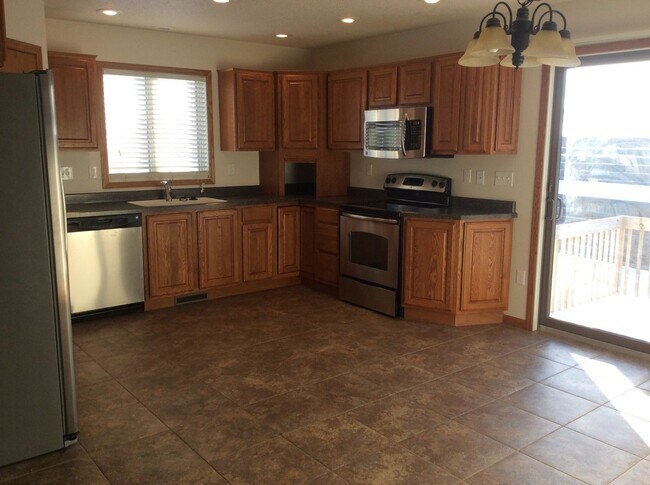 Foto del edificio - 2 bedroom, 2 bath Townhome