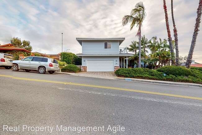 Building Photo - 4 br, 3.5 bath House - 416 S La Esperanza