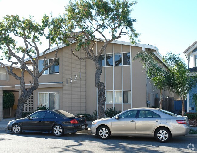 Building Photo - 1321-& 1323 E Balboa Blvd