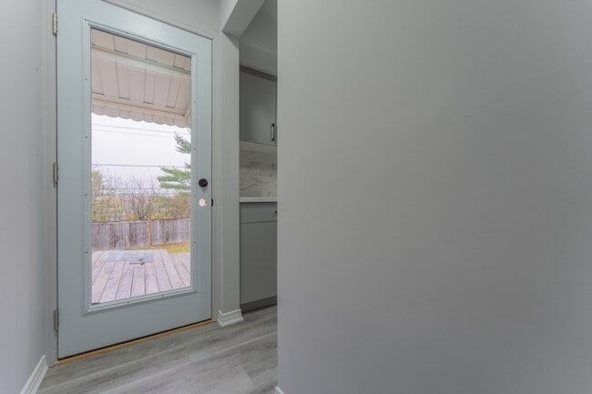 Building Photo - 811 Overlea Ct