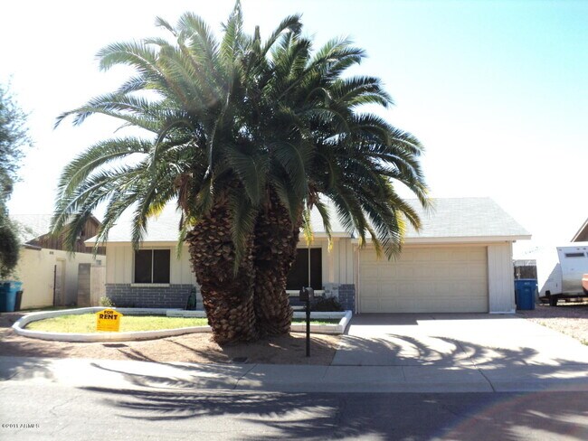 Building Photo - 3801 W Poinsettia Dr