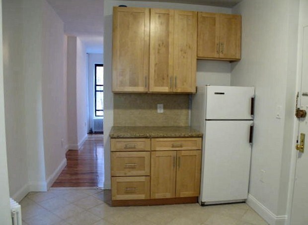 Building Photo - 422 E 73rd St