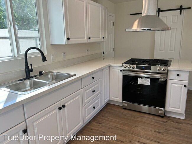 Building Photo - 2 br, 1 bath House - 1316 College Ave.  #2