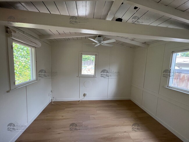 Building Photo - 304 N Rios Ave