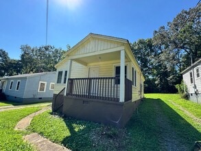 Building Photo - 310 Willow Ln
