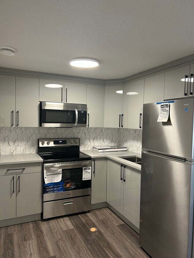 Kitchen - 1211 16 Av NW