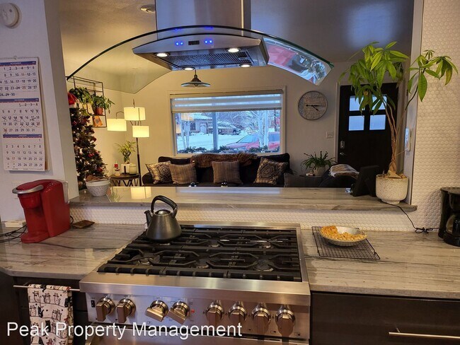 Foto del edificio - 4 br, 2 bath House - 2 Irwin St.