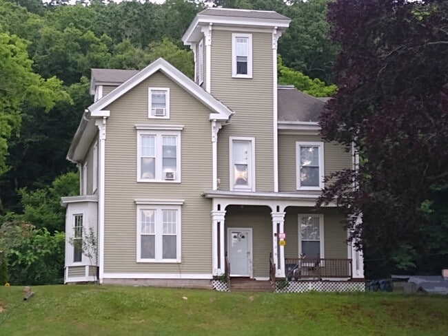 Foto del edificio - 138 Laurel Hill Ave