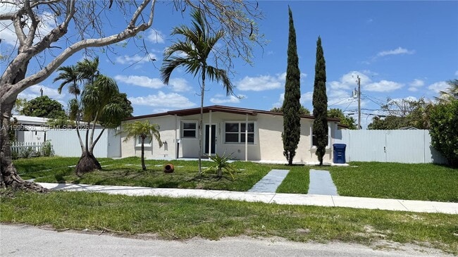 Building Photo - 11501 SW 43rd Ln