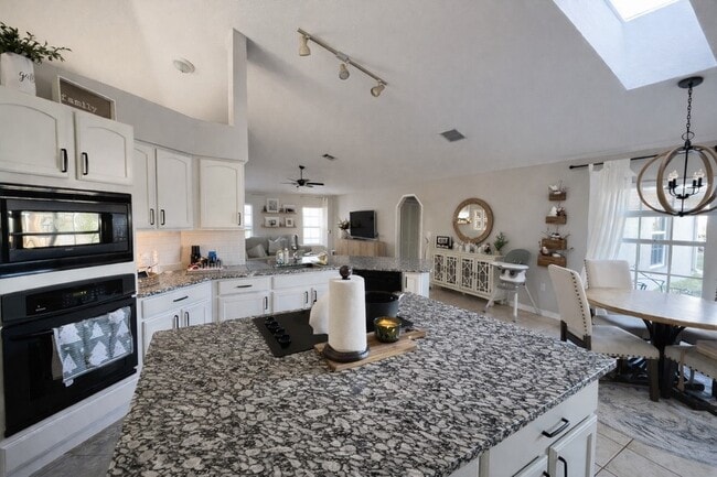 Building Photo - 2409 Sweetwater Blvd