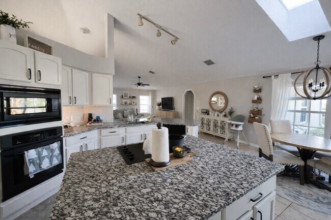 Foto del edificio - 2409 Sweetwater Blvd