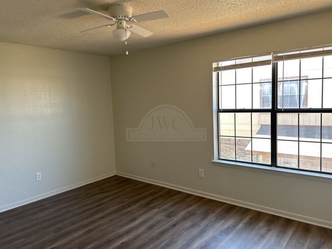 Building Photo - 3707 Hereford Ln