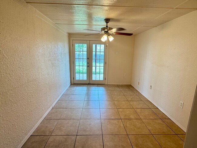 Building Photo - 2804 Blackburn Dr