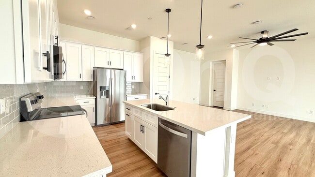 Building Photo - 272 E Markwood Dr