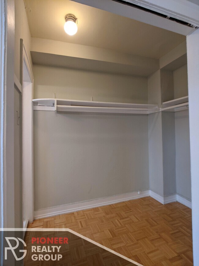 Foto del edificio - 711 W Belmont Ave