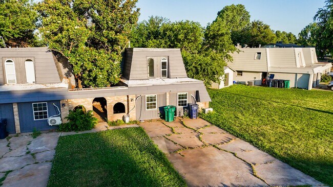 Building Photo - 5 Bedroom House Available in Oklahoma City...