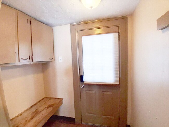 Foto del edificio - 2 BED 1 BATH SINGLE FAMILY HOME IN EUCLID!