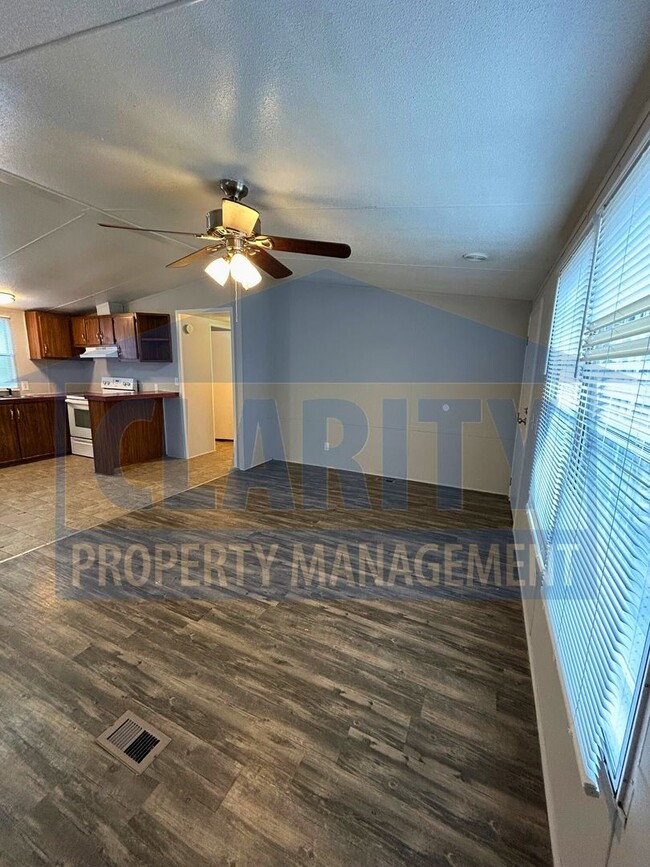 Building Photo - Three bedroom, single level home in Old Fo...