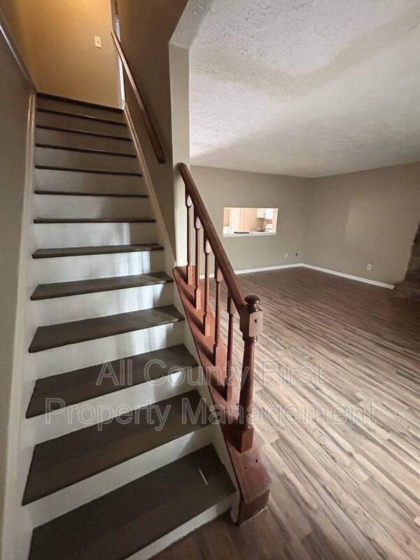 Photo - 923 Regal Path Ln House