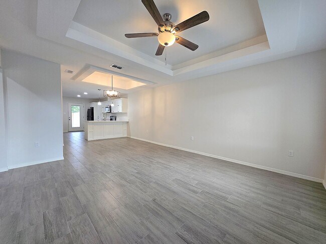 Building Photo - 1522 Los Alamos St